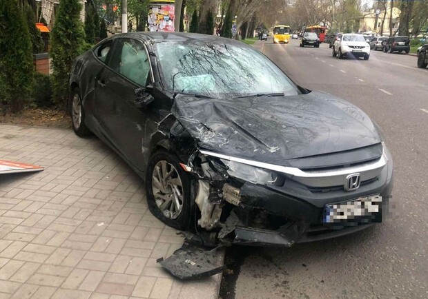 В Одессе машину отбросило на пешехода: видео момента аварии. Фото: патрульная полиция
