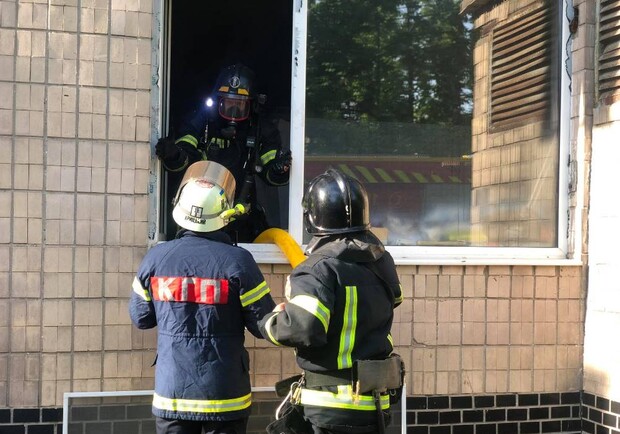Эвакуировали 36 человек: в одесской городской больнице произошел пожар  - фото
