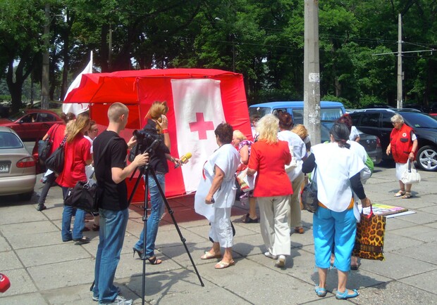 Одесситов призывают сдавать кровь.
Фото - Валерия Егошина.