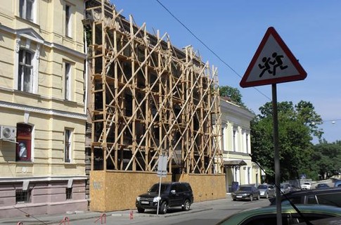 Как оказалось, фасады в городе просто осматривают, а не реставрируют. Фото- segodnya.ua