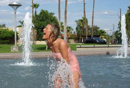 Лучшее средство от жары - находиться поближе к воде. Фото-abzac.org