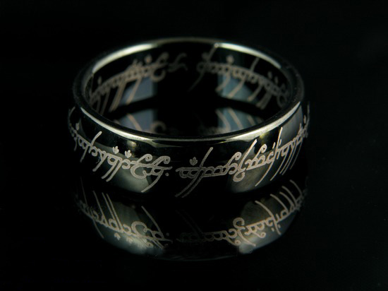 В Одессе продают кольцо, с помощью которого можно управлять миром.
Фото - katsaevm.ucoz.ru.