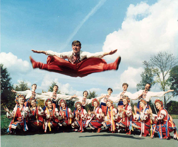 В центре Одессы будут танцевать гопак.
Фото - dance-league.com.