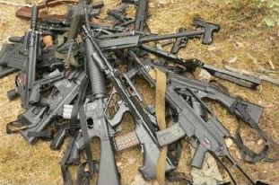 У преступников изъяли много оружия. Фото с сайта: alphagroup.ru