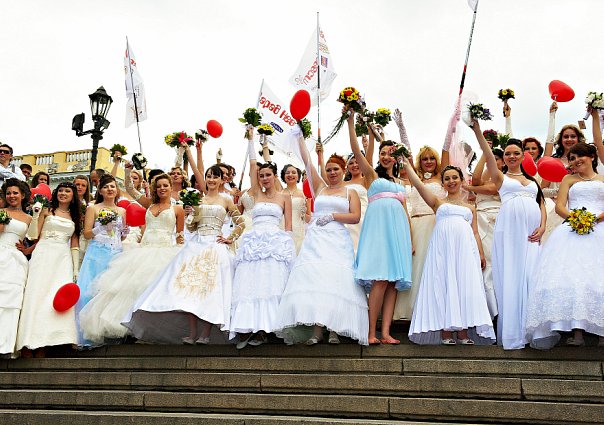 Парад невест пройдет в Одессе в третий раз. Фото с сайта: vk.com
