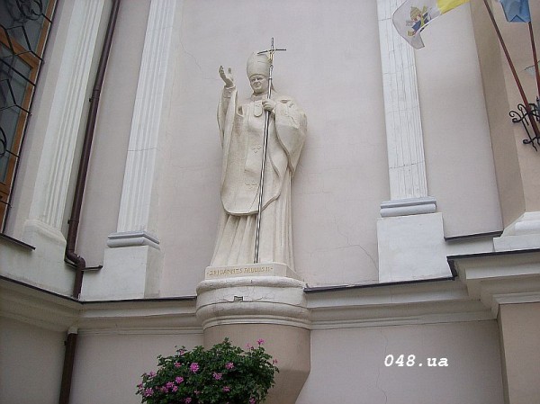 В римско-католический костел привезли мощи. Фото: http://www.048.ua