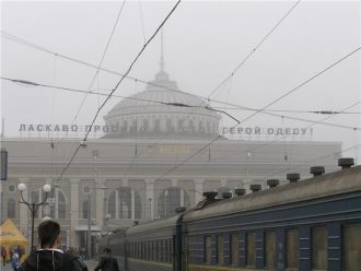 Билетов на поезда в западные регионы уже нет.
Фото - wek.com.ua.