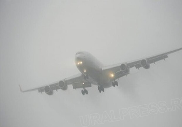 Из-за тумана самолеты не могут вылететь и приземлиться. фото с сайта: uralpress.ru