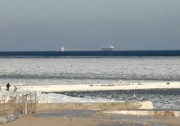 В Одессе замерзло море. Фото - prt sc видео. 