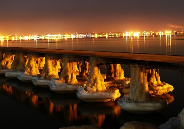 Одесское побережье зимней ночью. Фото: Евгений Дорошенко.