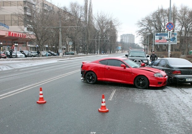Очевидцы говорят, что девушка ехала на большой скорости. Фото - dumskaya.net