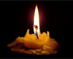 Горожанам лучше запастись свечами. Фото с сайта: ru.tsn.ua.