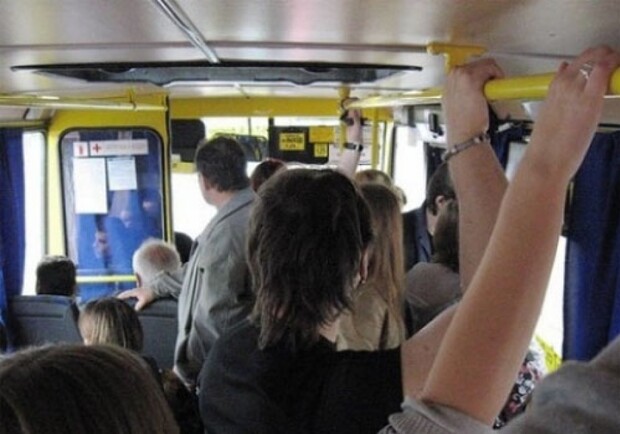 Пассажиры обычно показывают чудеса трамбовки. Фото с сайта: aif.by.