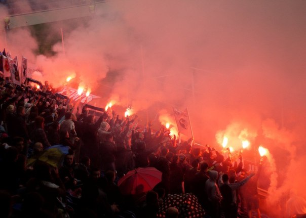 На "Черноморце" опять жгли фаеры.
Фото - ultras.od.ua