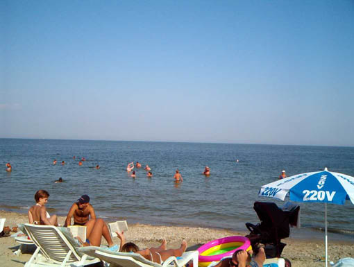 Как оказалось городские пляжи совсем не готовы к приему отдыхающих. Фото - countries.turistua.com
