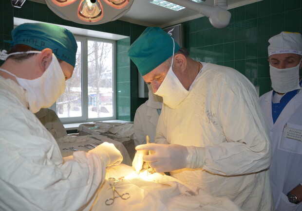 Удалить личинки из тела можно только хирургическим путем. Фото - zhip.com.ua
