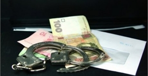 Свои услуги взяточница оценила в «скромные» 6 тысяч гривен. Фото - newsoboz.org. 