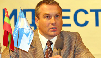 Олег Смирнов прибрал к рукам много денег. Фото - interunion.org