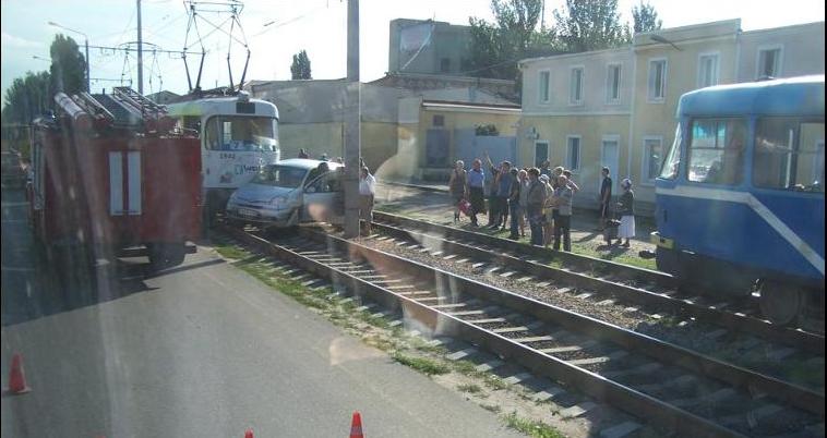 Авария заблокировала работу транспорта. Фото: пользователь Sereg_K, "Одесский форум".