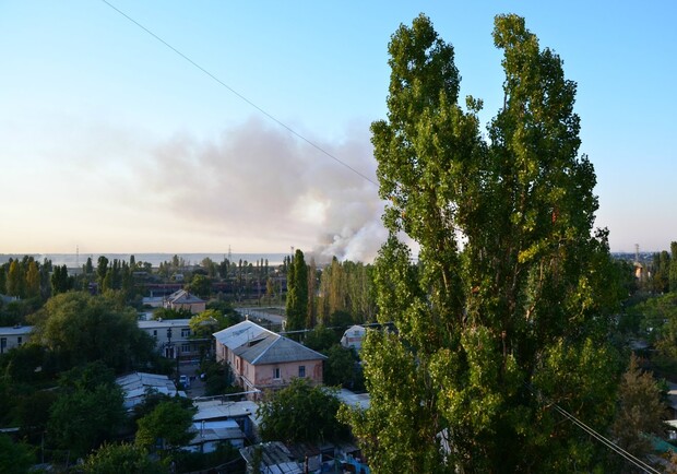 .Дым еще долго разносился по городу. Фото: Samborick ("Одесский форум").