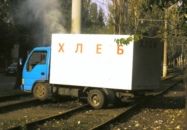 Грузовичок решил "отдохнуть". Фото: Ouzelman ("Одесский форум").