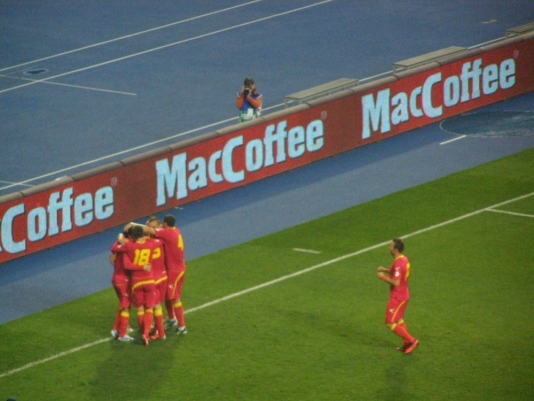 Черногория празнует гол Деяна Дамьяновича. Фото с сайта gazeta.ua
