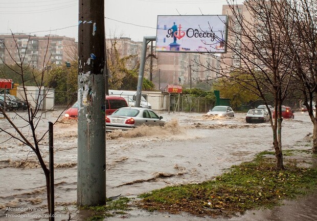 В Одессе потоп.  Фото: temudgin.livejournal.com.