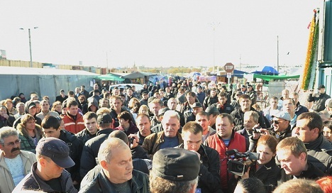 Полторы сотни торговцев не хотят остаться без своих мест. Фото: odessa.comments.ua.