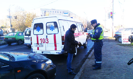 В Одессе водители отказываются пропускать "скорую".
Фото - облУВД.