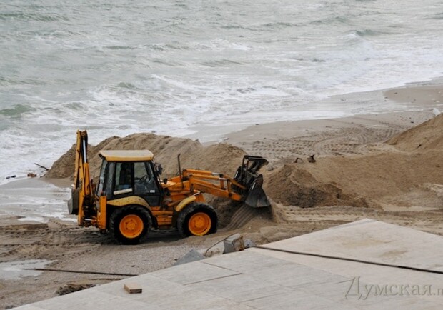 Пляж начали заливать бетоном. Фото: dumskaya.net.