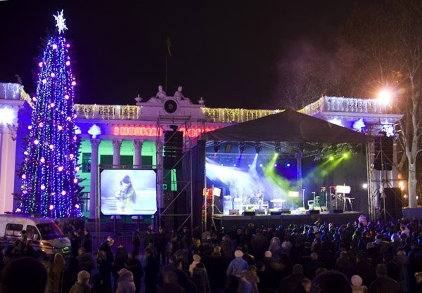 На Думской в новогоднюю ночь будет весело - обещают организаторы.
Фото - odessamedia.net