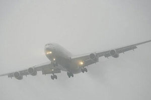 Самолетам проще вылететь в условиях тумана, чем приземлиться. Фото с сайта: obzor.westsib.ru.