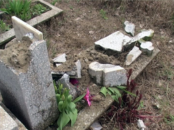 Под Одессой парень устроил погром на кладбище. Фото - пресс-служба облУВД.