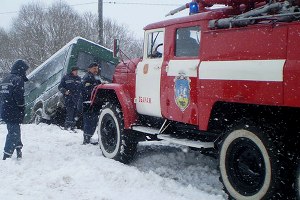Под Одессой спасли десятки человек, которые застряли в снегу. Фото - korrespondent.net