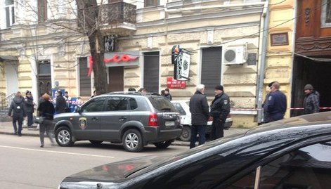 Прямо в центре Одессы убили женщину. Фото: Макс Таужнянський.
