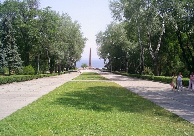 Территорию центрального парка подрежут. Фото с сайта: venividi.ru.