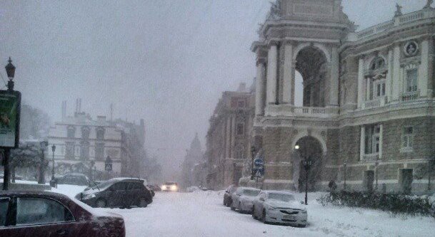 Одесса до сих пор в снегу. Фото - Юрий Филоненко.