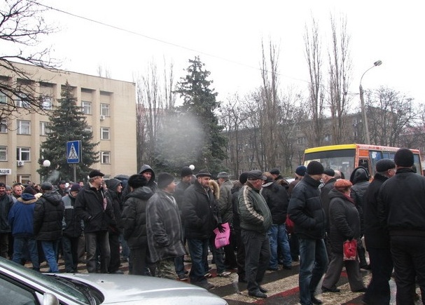 В Одессе протестующие перекрыли дорогу. Фото - segodnya.ua