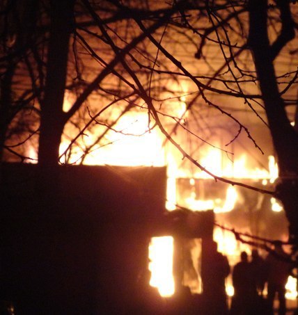 На поселке Котовского сгорели два магазина. Фото - Виктория Дереглазова