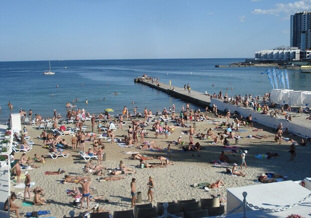 Песку не помешал волнорез. Фото с сайта: odessa-kvartira.com.