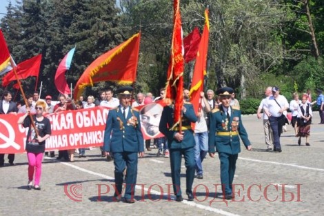 Отметить красный Первомай собралось около тысячи участников Фото: rupor.od.ua.