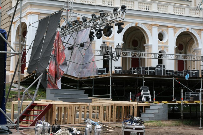 Ураган повредил сцену. Фото - opera.odessa.ua