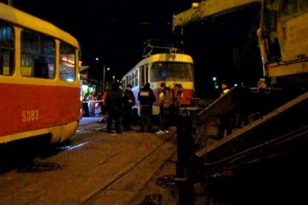 Трамвай подняли, но пешехода не спасли. Фото с сайта: public.od.ua.