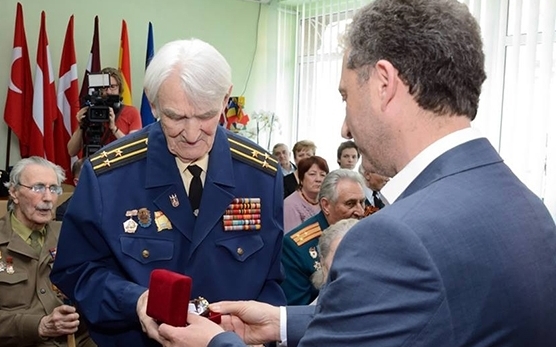 Владимир Немировский также поздравил ветеранов. Фото - oda.odessa.gov.ua