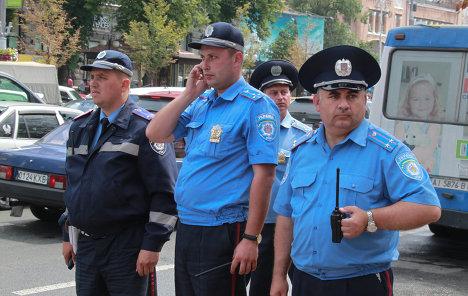Милиционеры будут защищать граждан. Фото: rian.com.ua.