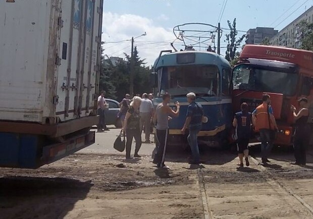 Авария произошла на поселке Котовского. Фото - 048.ua