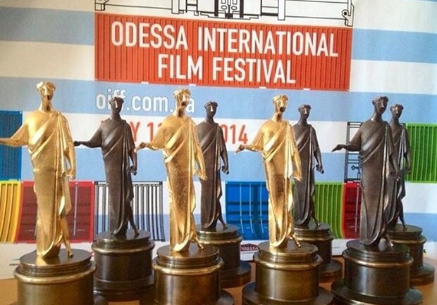 
Восемь статуэток ждут своих обладателей. Фото - instagram.com/odessa_film_festival
