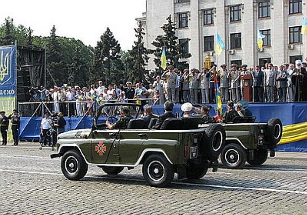 По всей Украине будут отмечать 23-ю годовщину. Фото: trassae95.com.