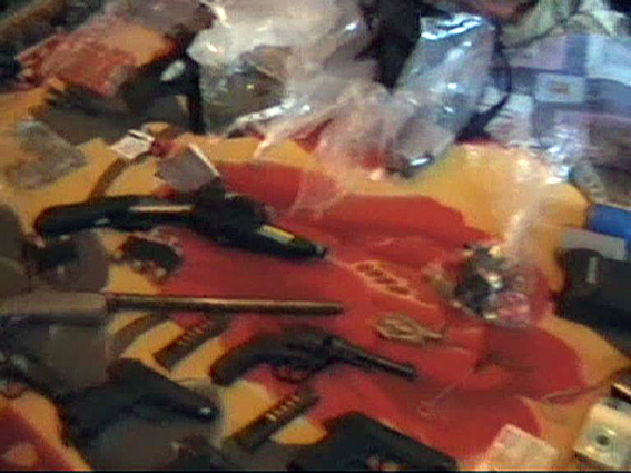 У задержанного нашли целый арсенал оружия. Фото - mvs.gov.ua