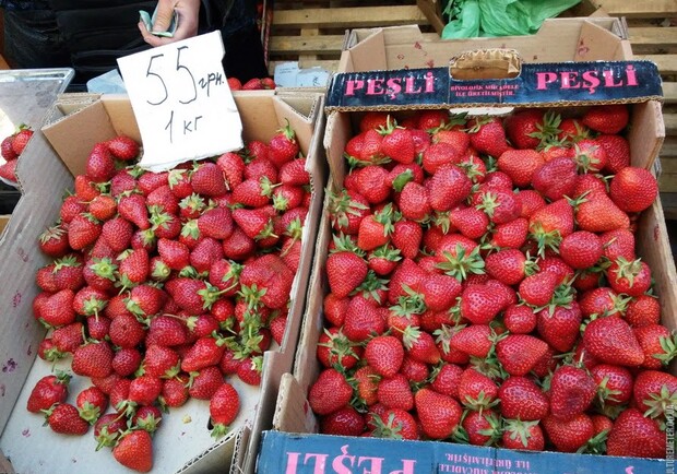 Новость - Досуг и еда - На Привозе появились первые летние ягоды